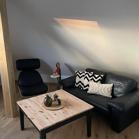 Moderne Ferienwohnung In Gelsenkirchen-Schalke Fuer 1 Bis 7 Personen Mit Terrasse, Ideal Fuer Gruppen & Stadionbesuche Екстер'єр фото