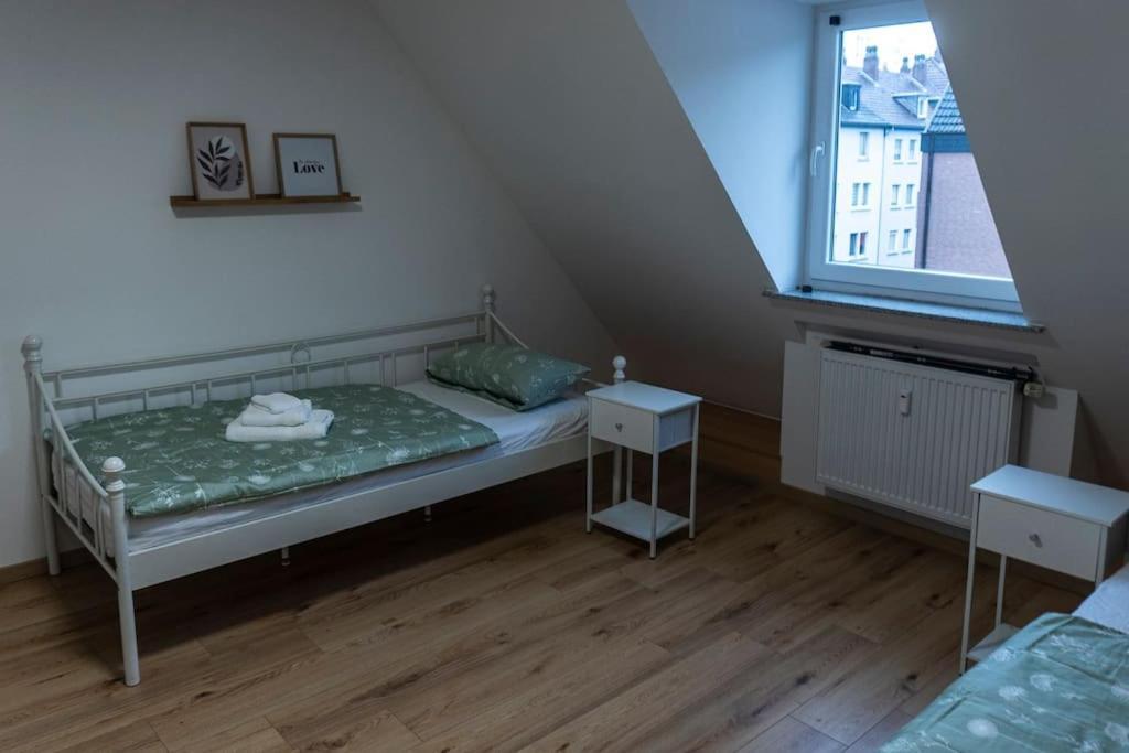 Moderne Ferienwohnung In Gelsenkirchen-Schalke Fuer 1 Bis 7 Personen Mit Terrasse, Ideal Fuer Gruppen & Stadionbesuche Екстер'єр фото