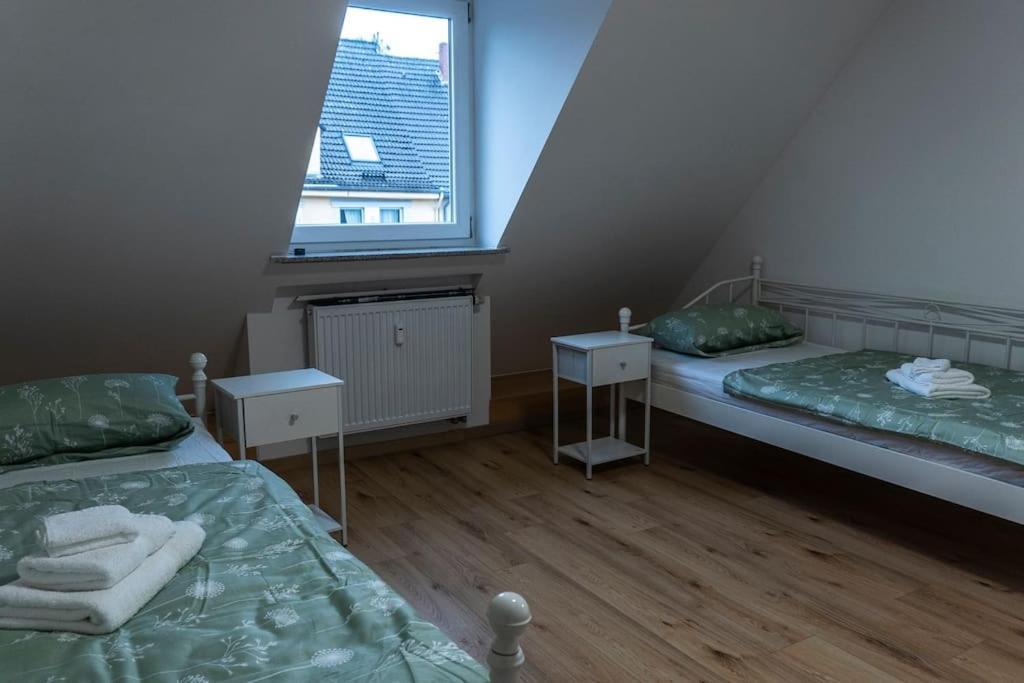 Moderne Ferienwohnung In Gelsenkirchen-Schalke Fuer 1 Bis 7 Personen Mit Terrasse, Ideal Fuer Gruppen & Stadionbesuche Екстер'єр фото