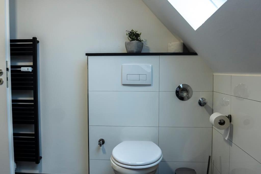 Moderne Ferienwohnung In Gelsenkirchen-Schalke Fuer 1 Bis 7 Personen Mit Terrasse, Ideal Fuer Gruppen & Stadionbesuche Екстер'єр фото