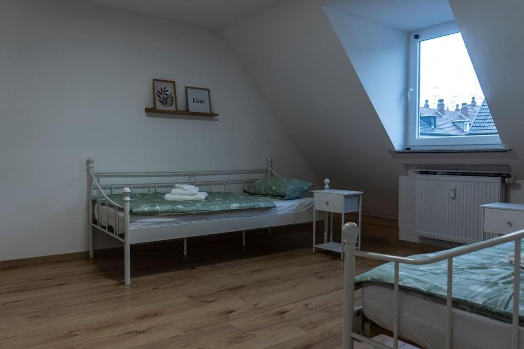Moderne Ferienwohnung In Gelsenkirchen-Schalke Fuer 1 Bis 7 Personen Mit Terrasse, Ideal Fuer Gruppen & Stadionbesuche Екстер'єр фото