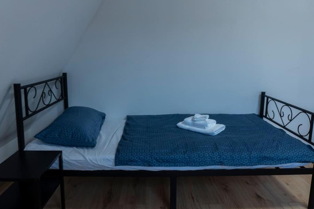 Moderne Ferienwohnung In Gelsenkirchen-Schalke Fuer 1 Bis 7 Personen Mit Terrasse, Ideal Fuer Gruppen & Stadionbesuche Екстер'єр фото