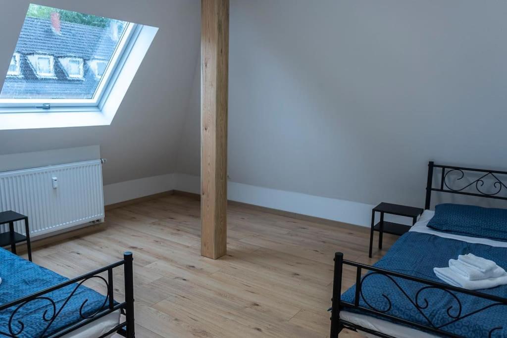 Moderne Ferienwohnung In Gelsenkirchen-Schalke Fuer 1 Bis 7 Personen Mit Terrasse, Ideal Fuer Gruppen & Stadionbesuche Екстер'єр фото