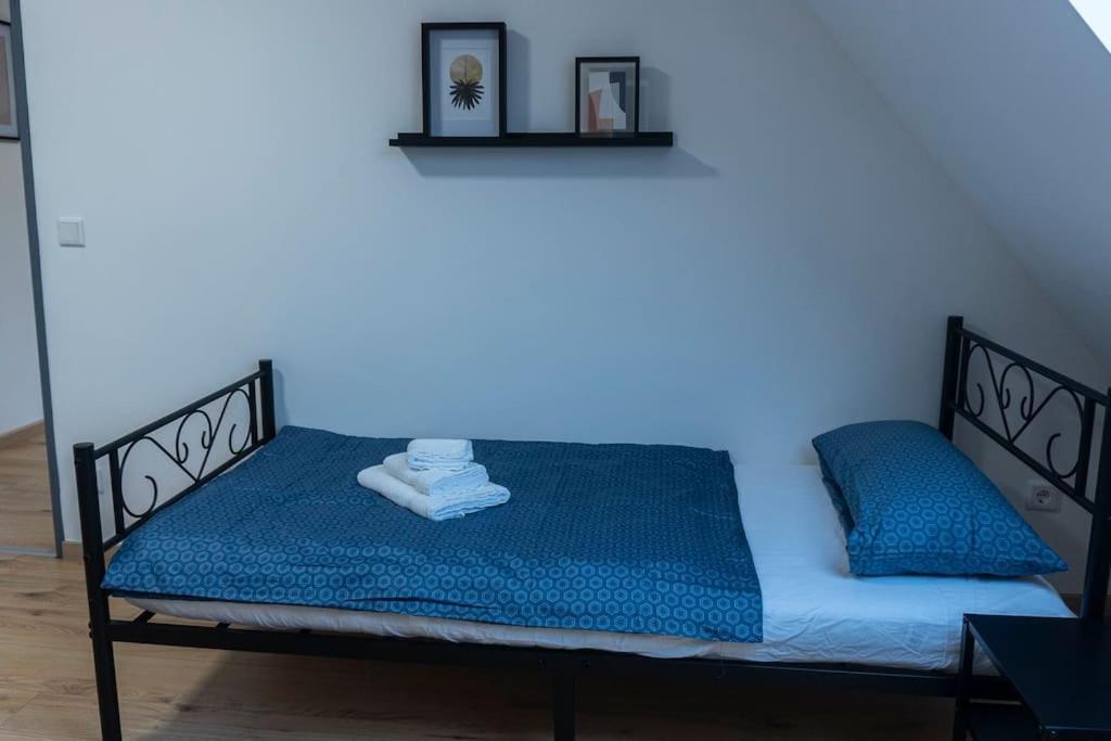 Moderne Ferienwohnung In Gelsenkirchen-Schalke Fuer 1 Bis 7 Personen Mit Terrasse, Ideal Fuer Gruppen & Stadionbesuche Екстер'єр фото