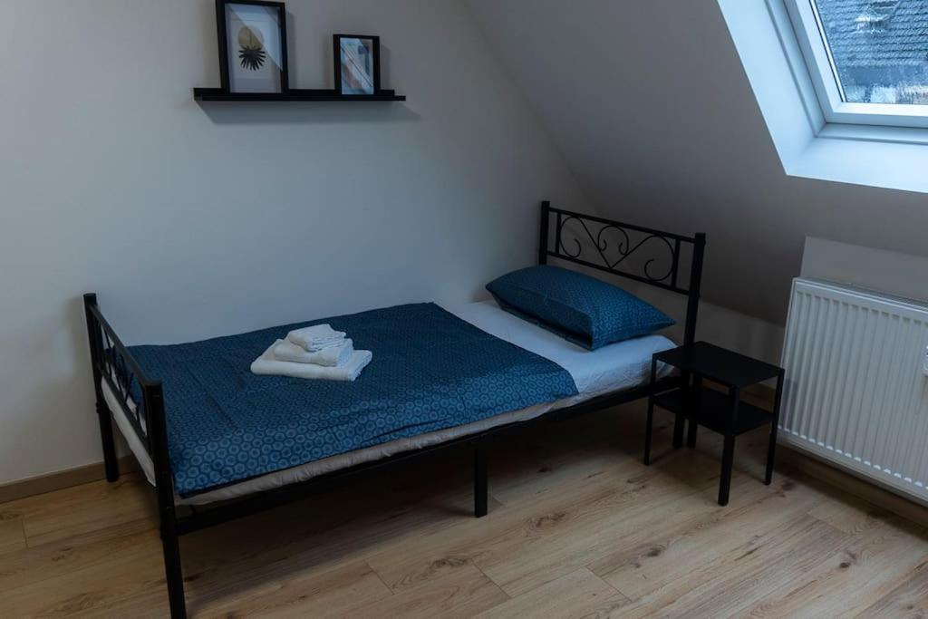 Moderne Ferienwohnung In Gelsenkirchen-Schalke Fuer 1 Bis 7 Personen Mit Terrasse, Ideal Fuer Gruppen & Stadionbesuche Екстер'єр фото