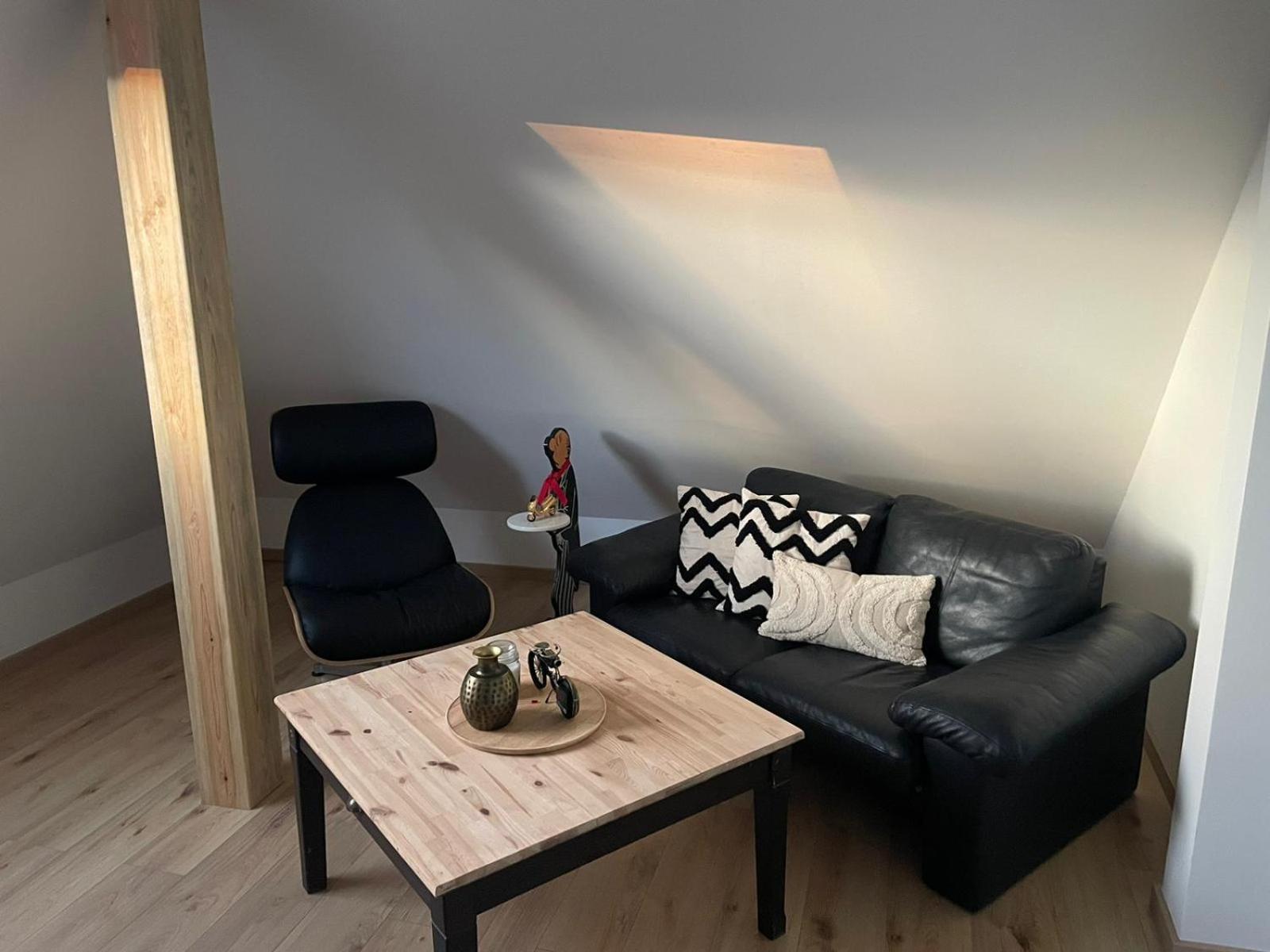 Moderne Ferienwohnung In Gelsenkirchen-Schalke Fuer 1 Bis 7 Personen Mit Terrasse, Ideal Fuer Gruppen & Stadionbesuche Екстер'єр фото
