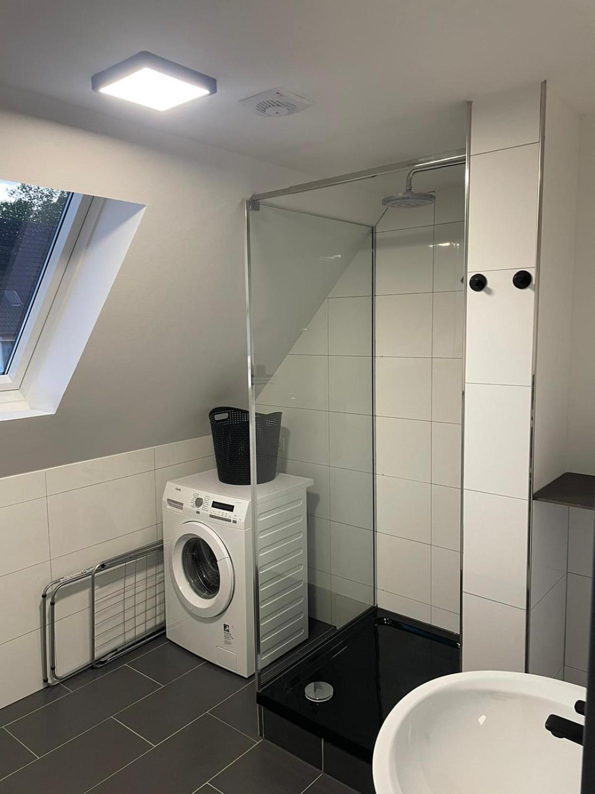 Moderne Ferienwohnung In Gelsenkirchen-Schalke Fuer 1 Bis 7 Personen Mit Terrasse, Ideal Fuer Gruppen & Stadionbesuche Екстер'єр фото