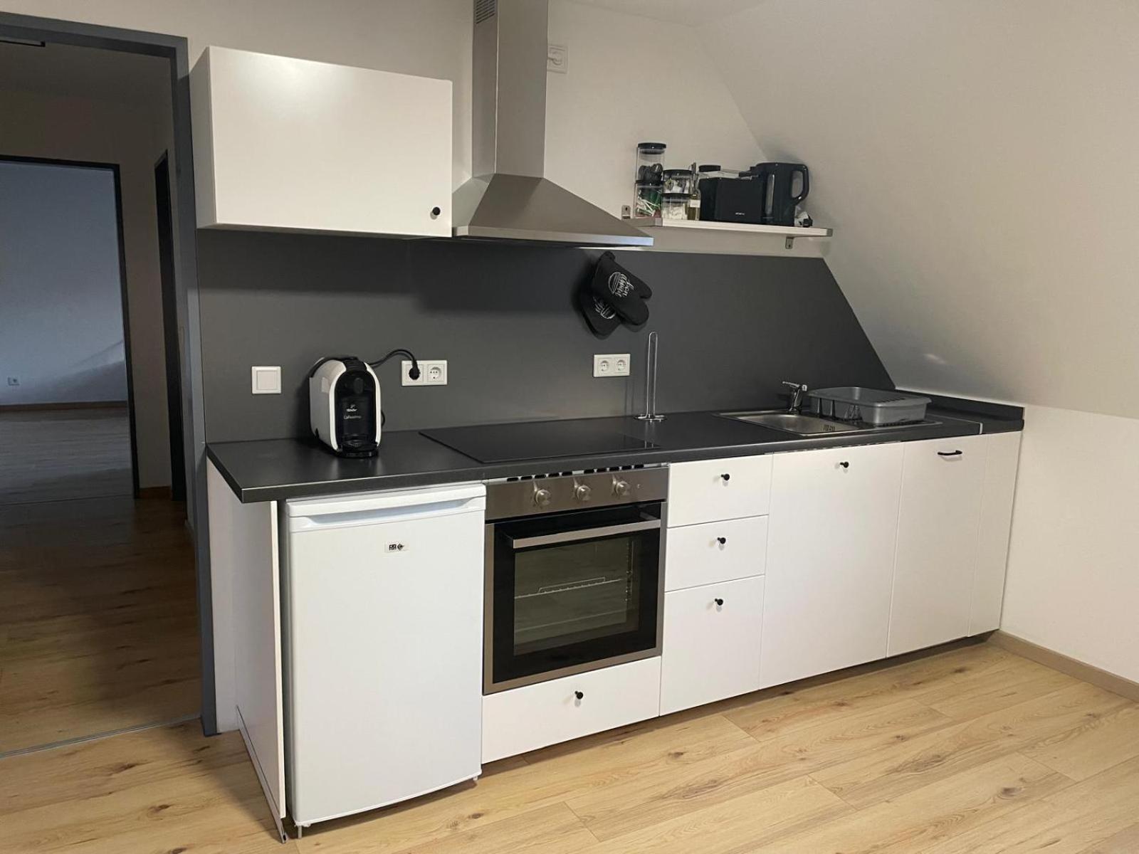Moderne Ferienwohnung In Gelsenkirchen-Schalke Fuer 1 Bis 7 Personen Mit Terrasse, Ideal Fuer Gruppen & Stadionbesuche Екстер'єр фото