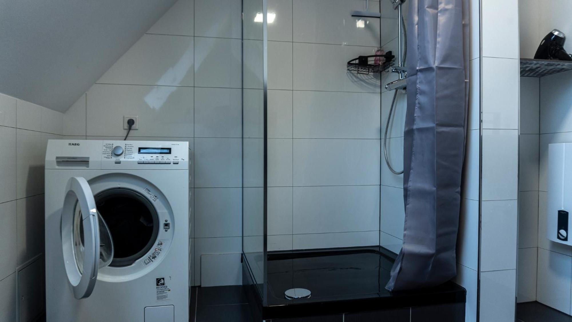 Moderne Ferienwohnung In Gelsenkirchen-Schalke Fuer 1 Bis 7 Personen Mit Terrasse, Ideal Fuer Gruppen & Stadionbesuche Екстер'єр фото