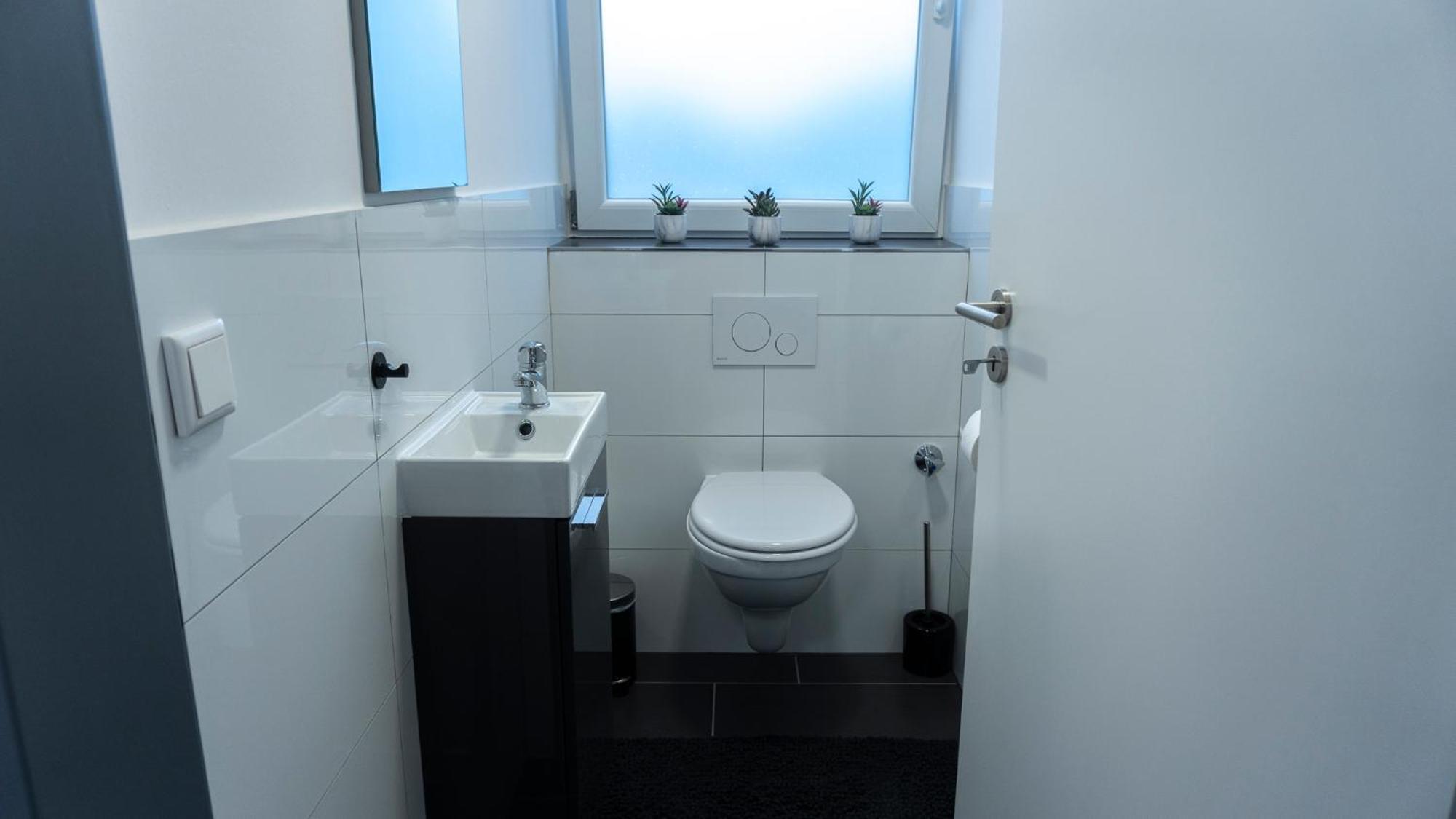Moderne Ferienwohnung In Gelsenkirchen-Schalke Fuer 1 Bis 7 Personen Mit Terrasse, Ideal Fuer Gruppen & Stadionbesuche Екстер'єр фото